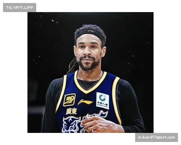 萨林杰内线策应支援广东 三分拉开空间显现代内线价值 萨林杰内线策应支援广东 三分拉开空间显现代内线价值